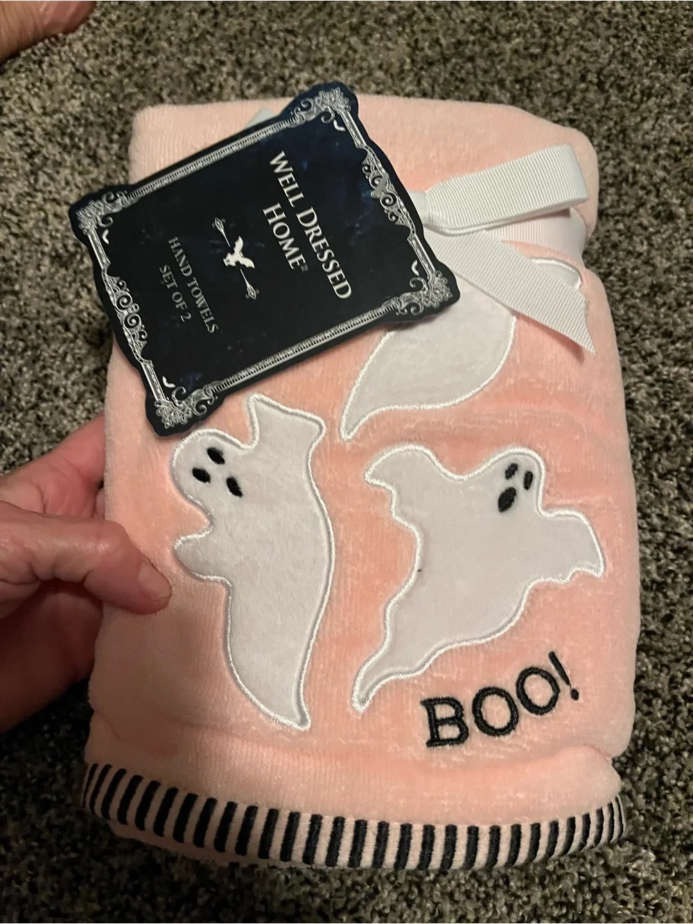 Well dressed home ghost hand towels